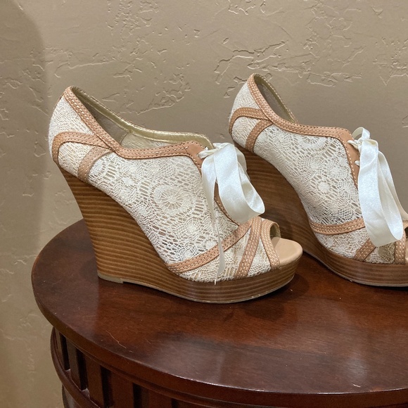 Seychelles Women's Harmony Wedge Peep Toe Pump, Natural, Size 7.5 - Picture 4 of 11